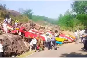 ଜମ୍ମୁ-କାଶ୍ମୀରରେ ମର୍ମନ୍ତୁଦ ସଡକ ଦୁର୍ଘଟଣା: ଶହେ ଫୁଟ୍ ତଳକୁ ଖସିଲା ବସ୍‌, ୧୫ ମୃତ 