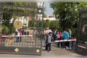 ଦିଲ୍ଲୀ ବିଧାନସଭାରେ ସୁରକ୍ଷା ଉଲ୍ଲଂଘନ: ଗେଟ୍ ଭାଙ୍ଗି ଭିତରେ ପଶିଲା କାର୍, ବାଚସ୍ପତିଙ୍କ ଅଫିସ୍ ଆଗରେ ଛାଡ଼ିଲେ ଫୁଲତୋଡ଼ା