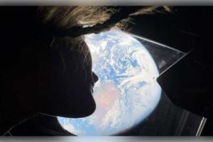 କ୍ରିଷ୍ଟିନା କୋଚ୍‌ଙ୍କ ପ୍ରେରଣାଦାୟୀ ବାର୍ତ୍ତା: 'ଯେଉଁ କାମ ଆପଣଙ୍କୁ ଭୟଭୀତ କରେ, ତାହାକୁ ନିଶ୍ଚୟ କରନ୍ତୁ'