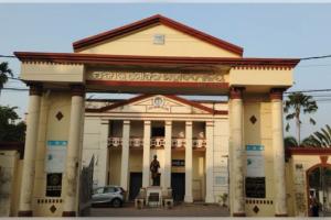 ଫକୀର ମୋହନ କଲେଜରେ ପୁଣି ଜଣେ ଅଧ୍ୟାପକଙ୍କ ନାମରେ ସାଂଘାତିକ ଅଭିଯୋଗ, HOD ପଦରୁ ହେଲେ ବହିଷ୍କାର 