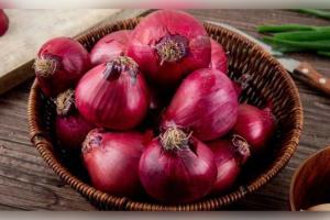 କଞ୍ଚା ପିଆଜ ଖାଇବାର ଚମତ୍କାର ଫାଇଦା: ଜାଣିଲେ ଆପଣ ବି ହେବେ ଆଶ୍ଚର୍ଯ୍ୟ