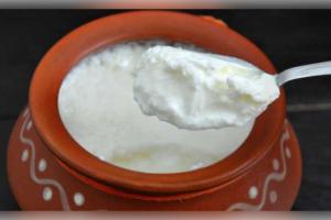 ବିନା ଚାଖି କେମିତି ଜାଣିବେ ଦହି ଖରାପ ହୋଇଯାଇଛି କି ନାହିଁ? ଅନୁସରଣ କରନ୍ତୁ ଏହି ୫ଟି ସହଜ ଟିପ୍ସ