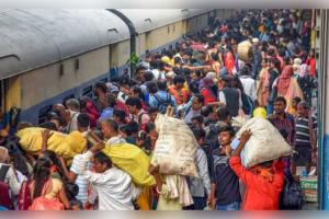 ଏଲପିଜି ସଙ୍କଟ: ରାଜସ୍ଥାନ, ମୁମ୍ବାଇ ଓ ଗୁଜରାଟରେ ବନ୍ଦ ହେଲାଣି ଫ୍ୟାକ୍ଟ୍ରି, ଘରମୁହାଁ ପ୍ରବାସୀ ଶ୍ରମିକ