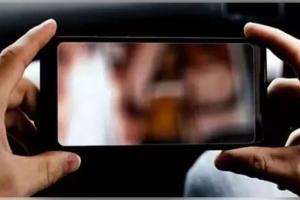 ମଧ୍ୟପ୍ରଦେଶ ରେୱାରେ ପୂର୍ବତନ ଜିଲ୍ଲା ଉପାଧ୍ୟକ୍ଷଙ୍କ ଅଶ୍ଳୀଳ ଭିଡିଓ ଭାଇରାଲ, ଯୁବତୀଙ୍କ ସହ ଆପତ୍ତିଜନକ ଅବସ୍ଥାରେ ନେତା