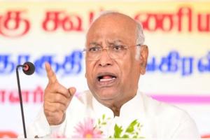 ପ୍ରଧାନମନ୍ତ୍ରୀ ମୋଦୀଙ୍କୁ 'ଆତଙ୍କବାଦୀ' କହିଲେ ଖଡ଼ଗେ, ବିବାଦ ପରେ ଦେଲେ ସ୍ପଷ୍ଟୀକରଣ