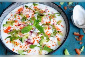 ଖରାଦିନେ ଖାଦ୍ୟର ସ୍ୱାଦ ବଢ଼ାଇବ ତଡ଼କା ଲଗା 'ମିକ୍ସ ଭେଜ୍ ରାୟତା', ଜାଣନ୍ତୁ ପ୍ରସ୍ତୁତି ପ୍ରଣାଳୀ