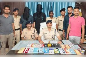 ମୁଜାଫରପୁରରେ 'ଡିଜିଟାଲ୍ ଆରେଷ୍ଟ' ସାଇବର ଠକେଇର ପର୍ଦ୍ଦାଫାଶ: ୨୦୦ କୋଟିର ସନ୍ଦିଗ୍ଧ କାରବାର, ଅବସରପ୍ରାପ୍ତ ଅଧିକାରୀ ଓ ପୁଅ ଗିରଫ