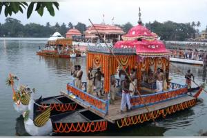 ମହାପ୍ରଭୁଙ୍କ ଚନ୍ଦନଯାତ୍ରା ପାଇଁ ପ୍ରସ୍ତୁତି ଆରମ୍ଭ; ନରେନ୍ଦ୍ର ପୁଷ୍କରିଣୀରୁ ବାହାରିଲା ବୁଡିରହିଥିବା ୫ଟି ଡଙ୍ଗା