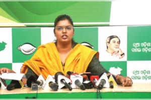 ପୀଡିତା ସମସ୍ତ ପ୍ରମାଣ ଦେଇସାରିଥିଲେ ମଧ୍ୟ ଖଣ୍ଡପଡ଼ା ଏସ୍‌ଡିପିଓ ଗିରଫ ହେଉନାହାନ୍ତି କାହିଁକି: ବିଜେଡି