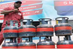 ବିରୋଧ ପରେ ଯୋଗାଣ ମନ୍ତ୍ରୀଙ୍କ ୟୁ ଟର୍ଣ୍ଣ: କାଲି ମନା କରିଥିଲେ, ଆଜି କହିଲେ ଏହିମାନେ କିଣିପାରିବେ ୫ କେଜି ଗ୍ୟାସ୍ 