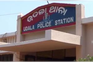 ଯୁବତୀଙ୍କୁ ଅସଦାଚରଣ ଅଭିଯୋଗରେ ଗଛରେ ବାନ୍ଧି ଯୁବକଙ୍କୁ ନିସ୍ତୁକ ପିଟିଲେ ଗ୍ରାମବାସୀ