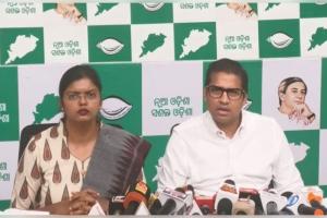 ପ୍ରଥମରୁ ଅଷ୍ଟମ ଶ୍ରେଣୀ ପାଠ୍ୟପୁସ୍ତକରେ ତ୍ରୁଟି ପ୍ରସଙ୍ଗ: ୪୮ ଘଣ୍ଟା ମଧ୍ୟରେ ଗଣଶିକ୍ଷା ମନ୍ତ୍ରୀ ଇସ୍ତଫା ଦେବାକୁ ବିଜେଡିର ଦାବି