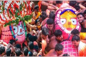 ଗୋଟି ପହଣ୍ଡିରେ ଝୁଲିଝୁଲି ଆସି ରଥାରୁଢ଼ ହେଲେ ପ୍ରଭୁ ବଳଭଦ୍ର, ପରେ ଶୂନ୍ୟ ପହଣ୍ଡିରେ ଆସି ରଥରେ ବିଜେ କଲେ ଦେବୀ ସୁଭଦ୍ରା 