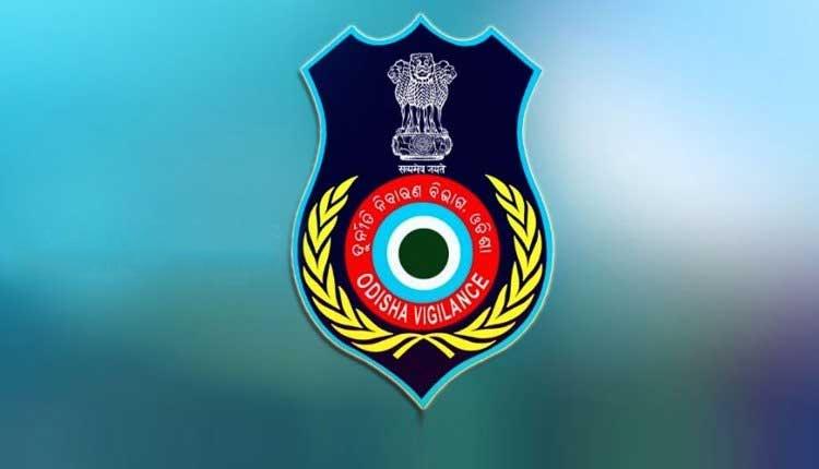 ଭିଜିଲାନ୍ସ ଜାଲରେ ସରକାରୀ ବାବୁ,  ସୁନ୍ଦରଗଡ଼ ସିଭିଲ ସପ୍ଲାଏ ଜୁନିୟର ଆକାଉଣ୍ଟାଣ୍ଟଙ୍କ ଘରେ ଚଢ଼ାଉ...