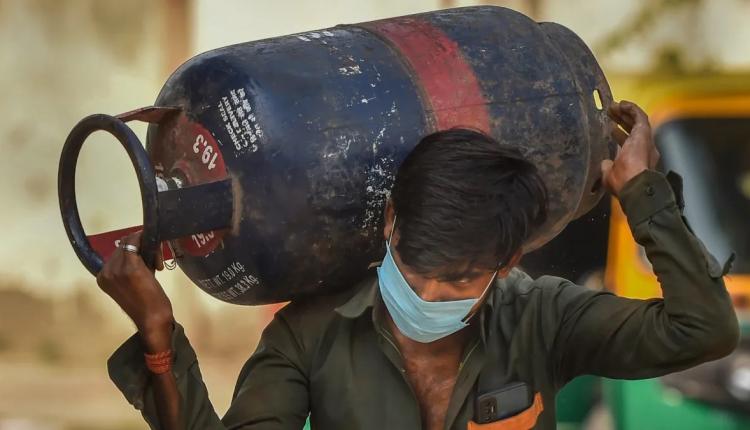 ବ୍ୟବସାୟିକ LPG ସିଲିଣ୍ଡର ଯୋଗାଣ ଉପରେ ପ୍ରତିବନ୍ଧକ ପରେ ଚିନ୍ତାରେ ହୋଟେଲ ଓ ରେଷ୍ଟୁରାଣ୍ଟ ବ୍ୟବସାୟୀ 