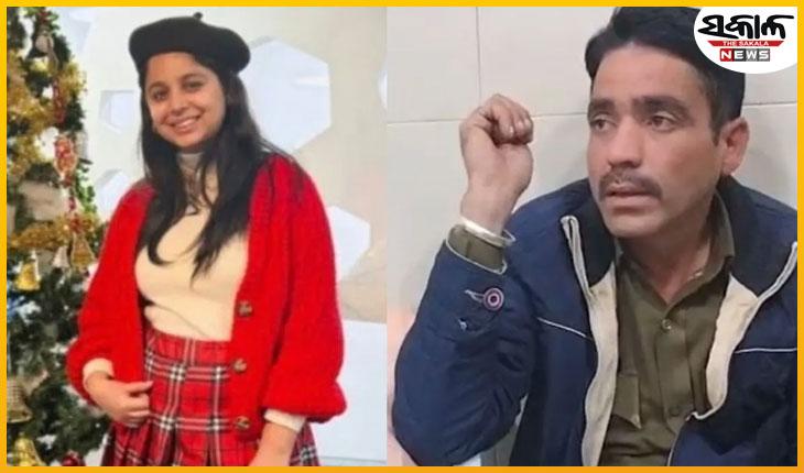 ମଦୁଆ ପୋଲିସର କାରନାମା: ଇ-ରିକ୍ସା ଉପରେ ଚଢିଗଲା କାର୍, ଚାଲିଗଲା ୨୫ ବର୍ଷୀୟା ଯୁବତୀଙ୍କ ଜୀବନ