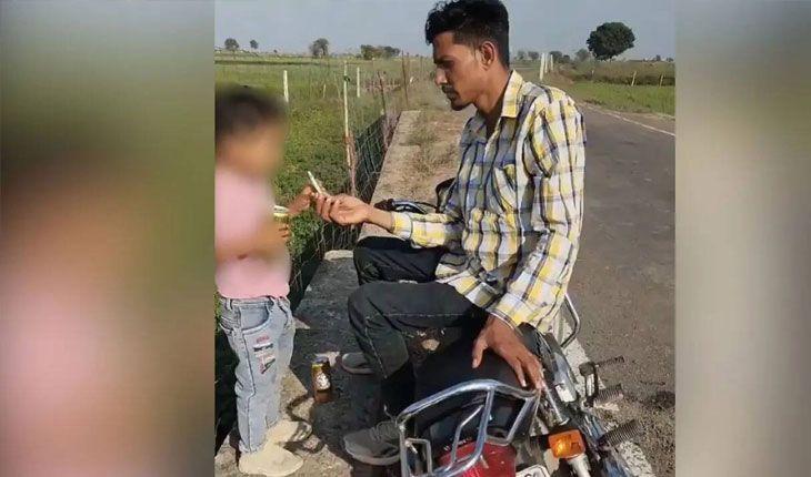 ରାଜସ୍ଥାନରୁ ଅଭାବନୀୟ ଚିତ୍ର: ଶିଶୁକୁ ମଦ ଓ ସିଗାରେଟ୍ ପିଆଉଛନ୍ତି ଯୁବକ, ଭିଡିଓ ଭାଇରାଲ