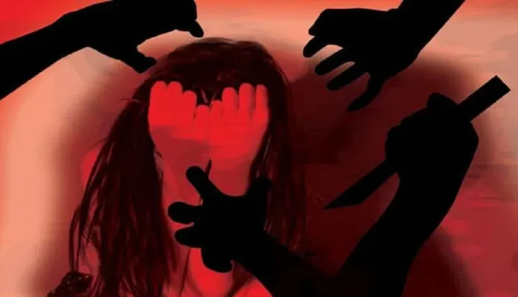 ଖଣ୍ଡୱାରେ ଲଜ୍ଜାଜନକ ଘଟଣା: ୯୦ ବର୍ଷୀୟା ବୃଦ୍ଧାଙ୍କ ସହ ଗଣଦୁଷ୍କର୍ମ, ୪ ମୁଖାପିନ୍ଧା ଦୁର୍ବୃତ୍ତଙ୍କ କାରନାମା