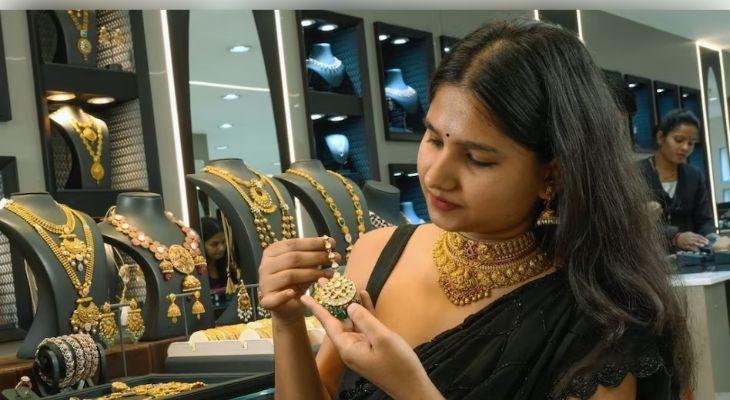 ସୁନା କିଣିବାକୁ ଯାଉଛନ୍ତି କି? ବାହାରିବା ପୂର୍ବରୁ ଜାଣନ୍ତୁ ଆଜି ଭୁବନେଶ୍ୱରରେ କେତେ ରହିଛି ଦର